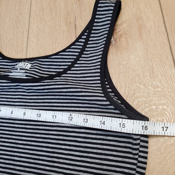 Duluth Trading Tank Black & Gray Striped Classic Womens Small No-Yank Utility - Picture 9 of 10